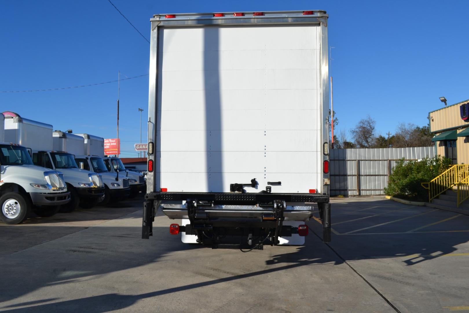 2015 WHITE /GRAY FREIGHTLINER M2-106 with an CUMMINS ISB 6.7L 220HP engine, ALLISON 2100HS AUTOMATIC transmission, located at 9172 North Fwy, Houston, TX, 77037, (713) 910-6868, 29.887470, -95.411903 - Photo#5